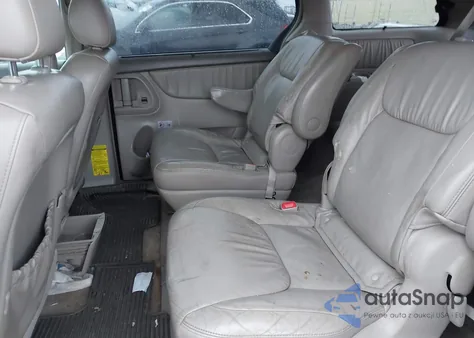 2008 Toyota Sienna Limited z USA, uszkodzony, nr VIN 5TDBK22C08S018318